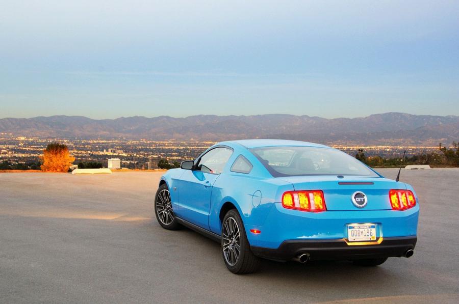  Ford Mustang GT 2010 года  (фото 58 из 213)